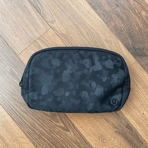Lululemon Everywhere Belt Bag 1L